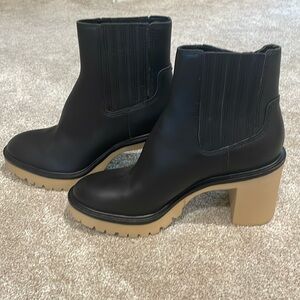 Dolce Vita Caster Black Leather Lug Sole Bootie 9